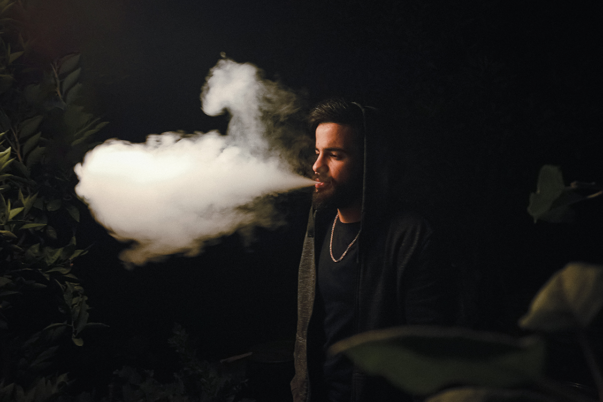 How Long Does Vape Smoke Stay in the Air